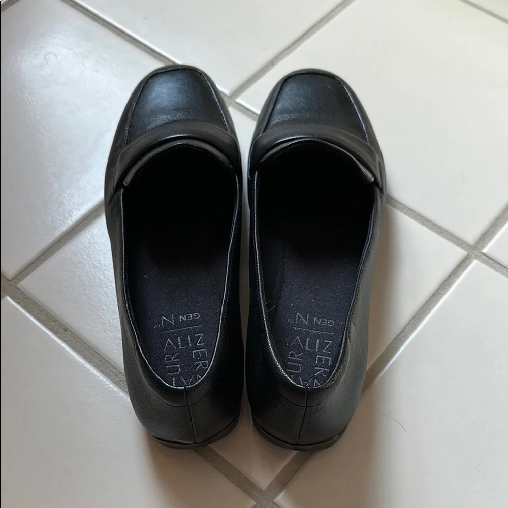 Naturalizer Black Loafers with Slip-On Design and Versatile Style - Picture 4 of 5